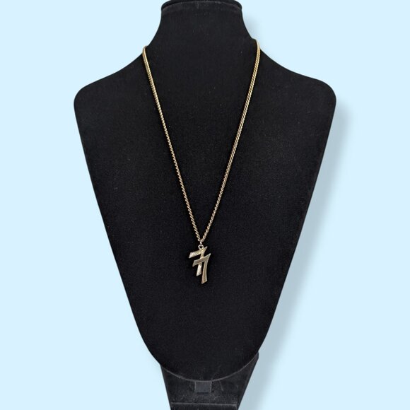 V. Avon Lucky 77 Pendant Necklace - Picture 2 of 6
